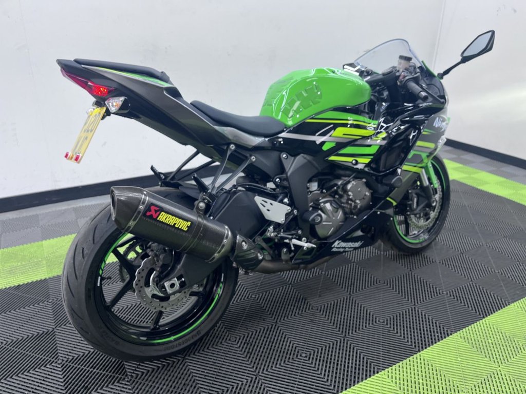 Kawasaki Ninja Zx-6r 636 636 Super Sports Petrol Manual (129 Ps)