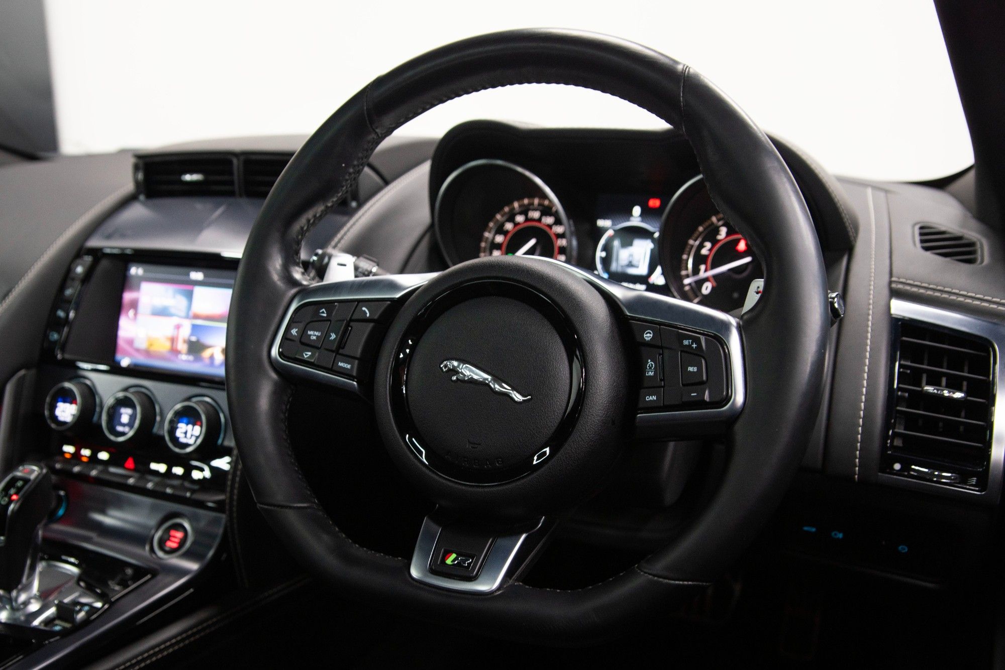 USED 2017 17 JAGUAR F-TYPE 5.0 V8 R Coupe  