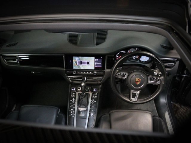 2020 PORSCHE MACAN - Photo 2