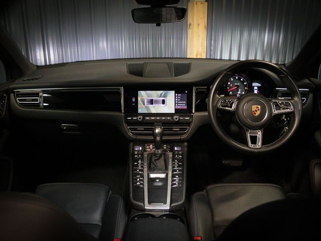 2020 PORSCHE MACAN - Photo 5