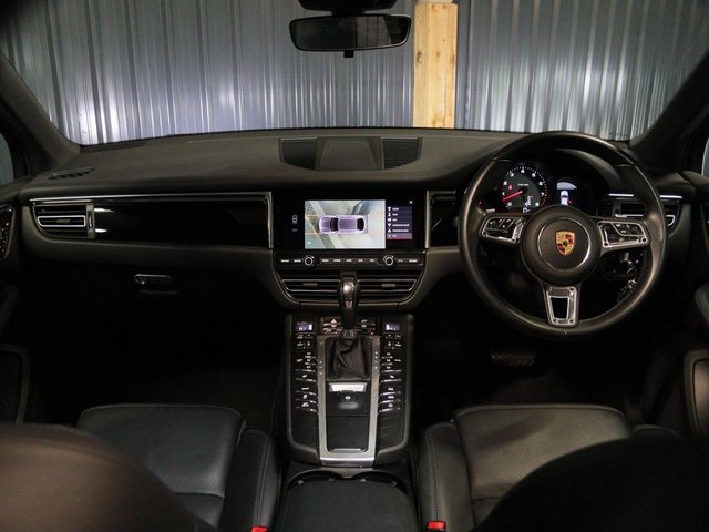 2020 PORSCHE MACAN - Photo 6