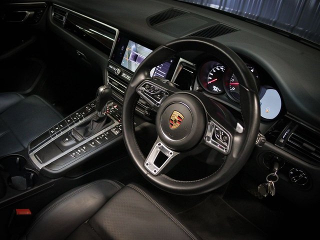2020 PORSCHE MACAN - Photo 7