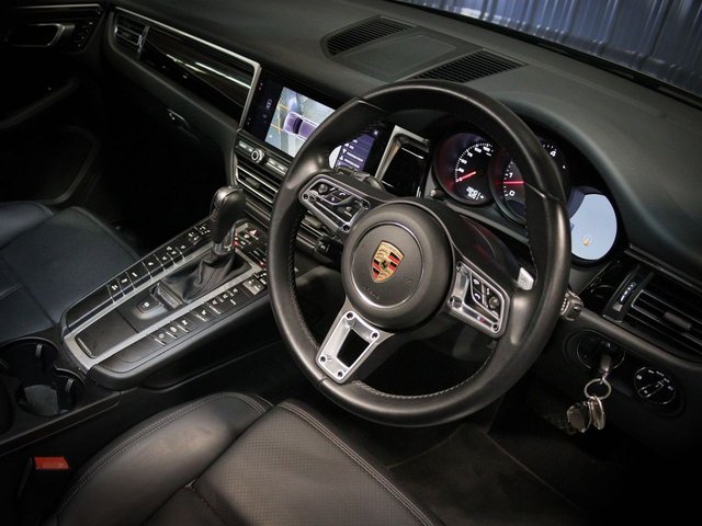 2020 PORSCHE MACAN - Photo 8