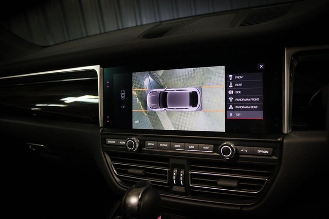 2020 PORSCHE MACAN - Photo 9