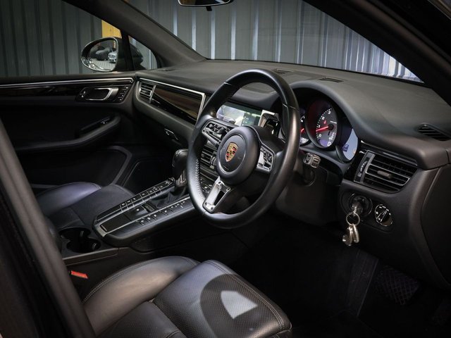 2020 PORSCHE MACAN - Photo 11