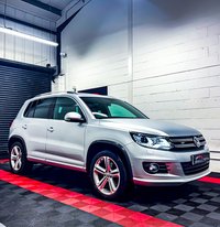 USED 2014 64 VOLKSWAGEN TIGUAN 2.0 TDI BlueMotion Tech R-Line SUV 5dr Diesel DSG 4WD Euro 5 (s/s) (Nav) (177 ps) 