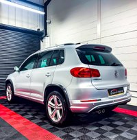 USED 2014 64 VOLKSWAGEN TIGUAN 2.0 TDI BlueMotion Tech R-Line SUV 5dr Diesel DSG 4WD Euro 5 (s/s) (Nav) (177 ps) 