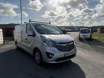 2017 VAUXHALL VIVARO