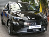 USED 2022 22 HYUNDAI KONA 64kWh Premium SUV 5dr Electric Auto (10.5kW Charger) (204 ps) SAT NAV HEATED SEATS CAMERA
