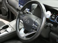 USED 2022 22 HYUNDAI KONA 64kWh Premium SUV 5dr Electric Auto (10.5kW Charger) (204 ps) SAT NAV HEATED SEATS CAMERA