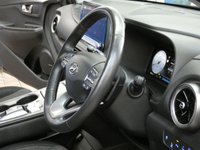 USED 2022 22 HYUNDAI KONA 64kWh Premium SUV 5dr Electric Auto (10.5kW Charger) (204 ps) SAT NAV HEATED SEATS CAMERA