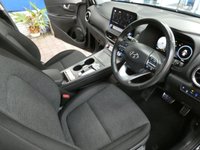 USED 2022 22 HYUNDAI KONA 64kWh Premium SUV 5dr Electric Auto (10.5kW Charger) (204 ps) SAT NAV HEATED SEATS CAMERA