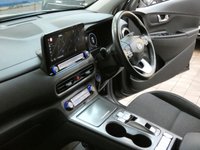 USED 2022 22 HYUNDAI KONA 64kWh Premium SUV 5dr Electric Auto (10.5kW Charger) (204 ps) SAT NAV HEATED SEATS CAMERA