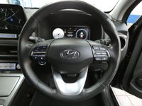 USED 2022 22 HYUNDAI KONA 64kWh Premium SUV 5dr Electric Auto (10.5kW Charger) (204 ps) SAT NAV HEATED SEATS CAMERA