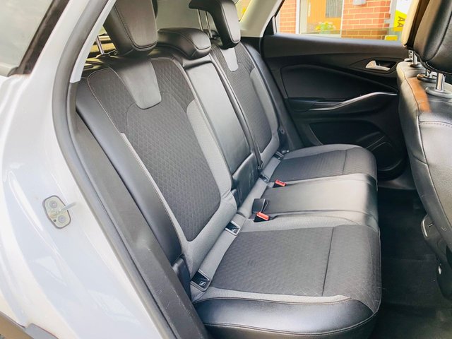 2020 Vauxhall Grandland X 1.2L SRI Nav 5dr - Photo 12