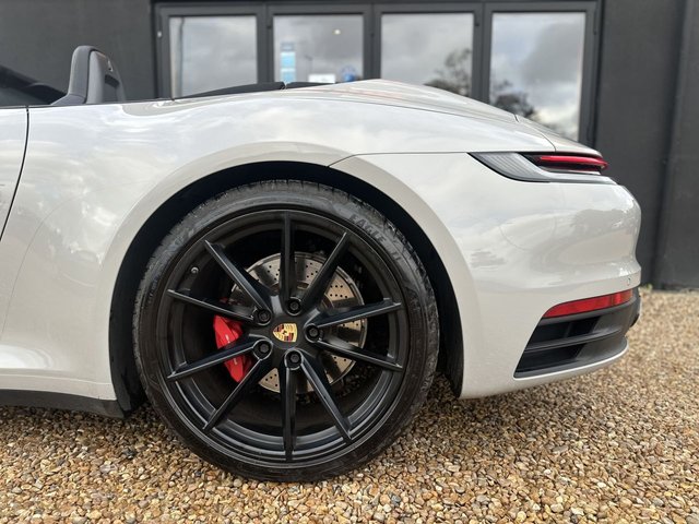 2019 Porsche 911 3L 992 Carrera 4s 2dr - Photo 10