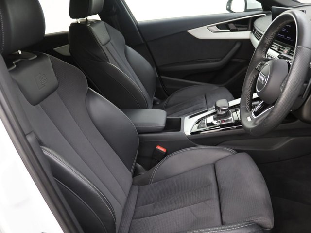 2022 Audi A4 2L S Line 4dr - Photo 12