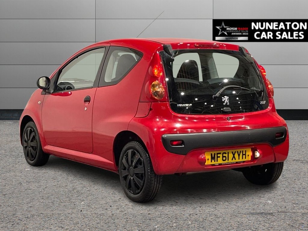 Peugeot Trois Petites 赤 Peugeot 107 1.0 12v Urban Lite Hatchback 3dr Petrol Manual Euro 5
