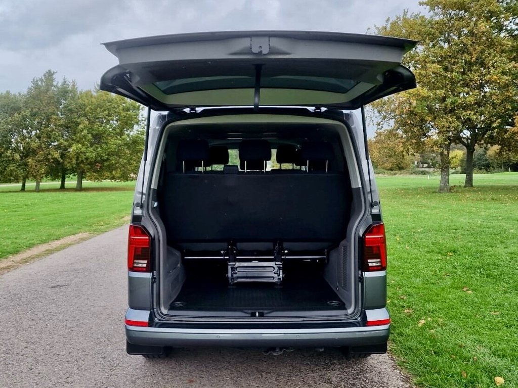 USED 2020 70 VOLKSWAGEN TRANSPORTER SHUTTLE 2.0 TDI SE Minibus Double Cab 5dr Diesel DSG SWB Euro 6 (s/s) (150 ps) FINANCE AVAILABLE