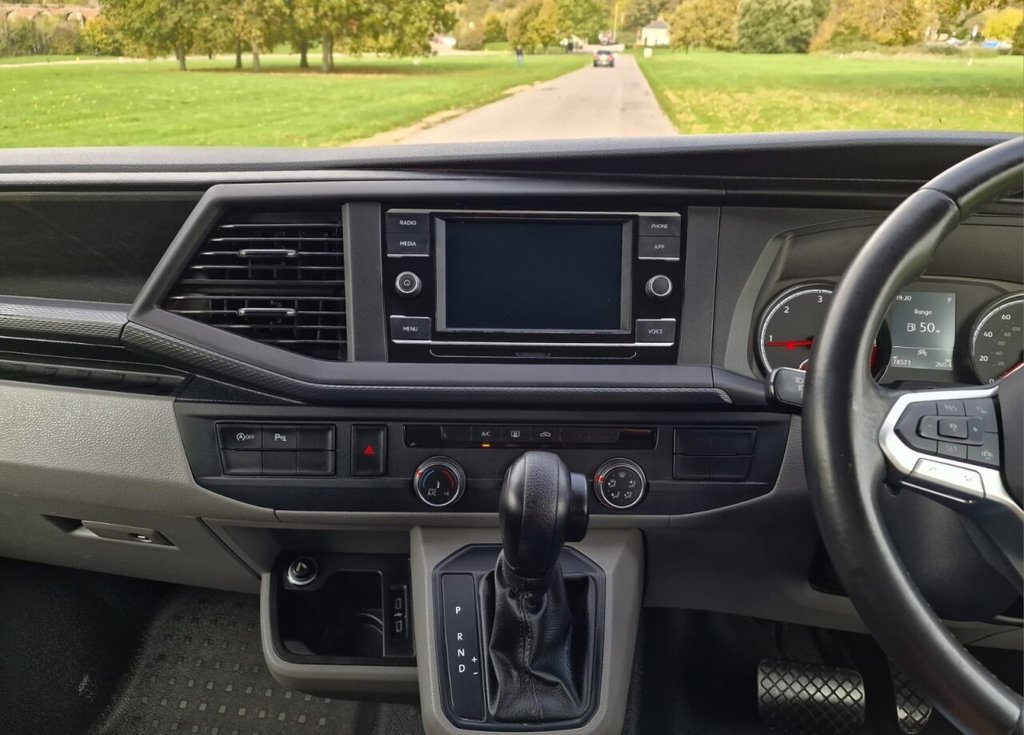 USED 2020 70 VOLKSWAGEN TRANSPORTER SHUTTLE 2.0 TDI SE Minibus Double Cab 5dr Diesel DSG SWB Euro 6 (s/s) (150 ps) FINANCE AVAILABLE