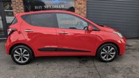 USED 2019 19 HYUNDAI I10 1.2 Premium SE Hatchback 5dr Petrol Auto Euro 6 (87 ps) *** ONE LADY OWNER - SAT NAV - CHEAP TO RUN ***