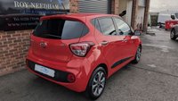 USED 2019 19 HYUNDAI I10 1.2 Premium SE Hatchback 5dr Petrol Auto Euro 6 (87 ps) *** ONE LADY OWNER - SAT NAV - CHEAP TO RUN ***