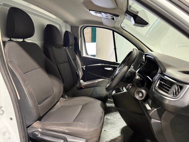 2022 RENAULT TRAFIC - Photo 5