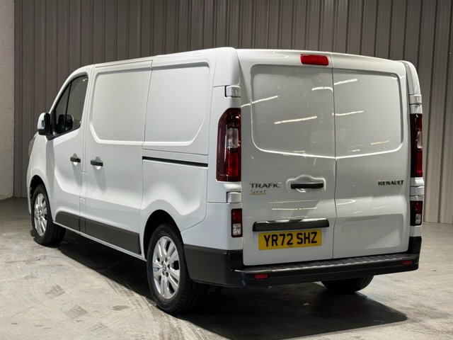 2022 RENAULT TRAFIC - Photo 2