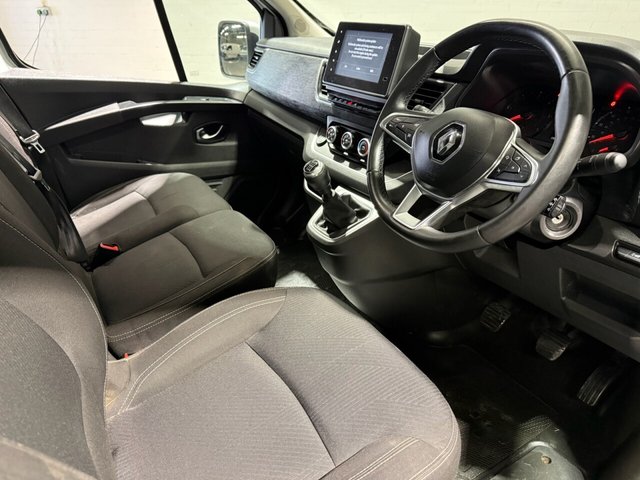 2022 RENAULT TRAFIC - Photo 3