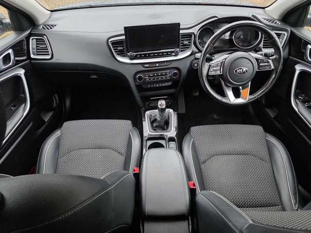 2020 KIA XCEED - Photo 11