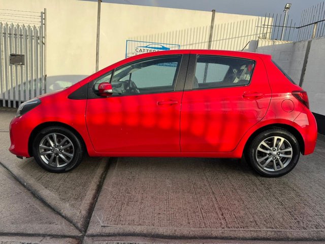 2015 Toyota Yaris 1.4L Icon 5dr - Photo 2