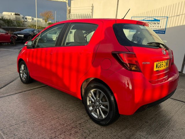 2015 Toyota Yaris 1.4L Icon 5dr - Photo 3