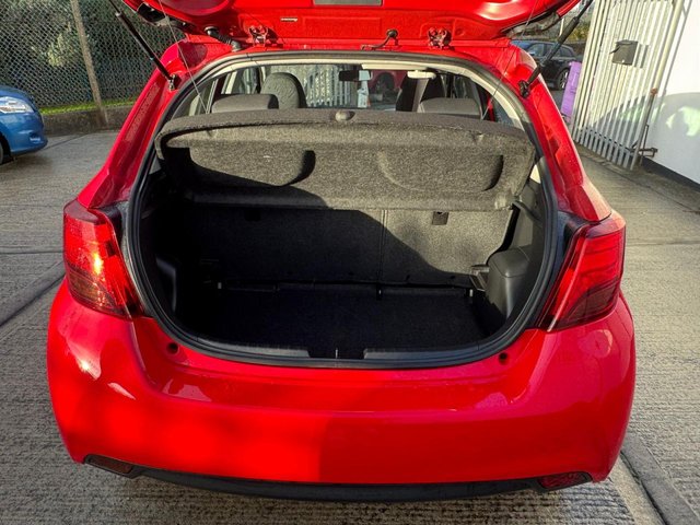 2015 Toyota Yaris 1.4L Icon 5dr - Photo 6