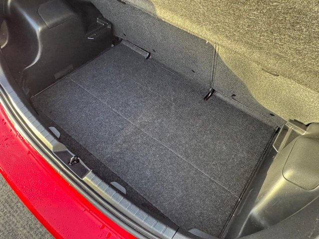 2015 Toyota Yaris 1.4L Icon 5dr - Photo 7