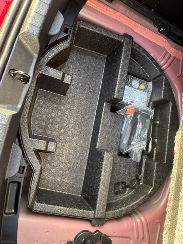 2015 Toyota Yaris 1.4L Icon 5dr - Photo 8