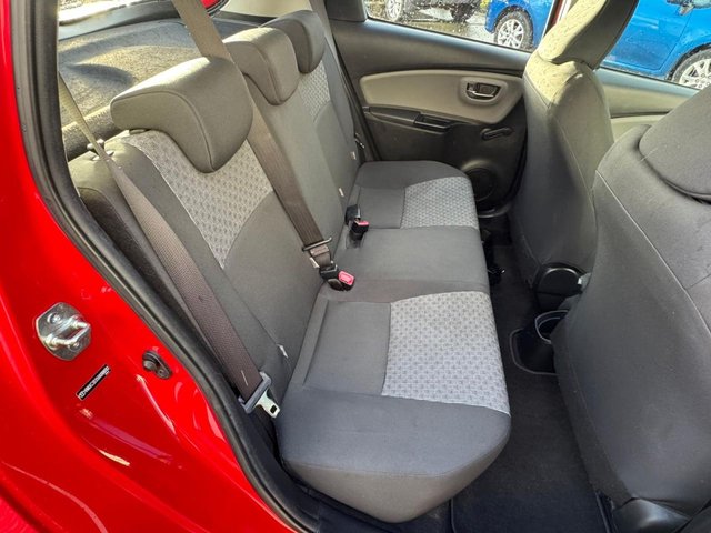 2015 Toyota Yaris 1.4L Icon 5dr - Photo 12