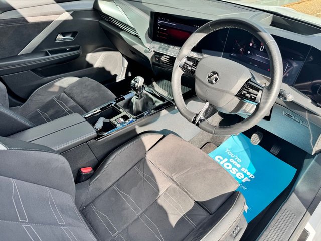 2024 VAUXHALL ASTRA 1.2 Turbo Ultimate Hatchback 5dr Petrol Manual Euro 6 (s/s) (130 ps) - Photo 3