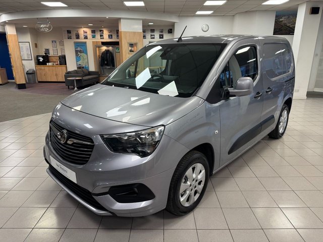 2021 Vauxhall Combo 1.5L Griffin 4dr - Photo 3