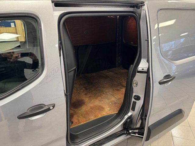 2021 Vauxhall Combo 1.5L Griffin 4dr - Photo 5