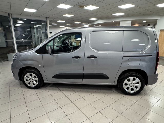 2021 Vauxhall Combo 1.5L Griffin 4dr - Photo 4