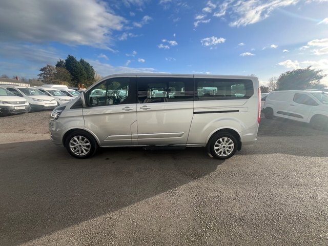 2022 Ford Tourneo Custom 2L Titanium 5dr - Photo 4