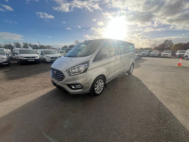 2022 Ford Tourneo Custom 2L Titanium 5dr - Photo 3