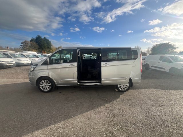 2022 Ford Tourneo Custom 2L Titanium 5dr - Photo 6