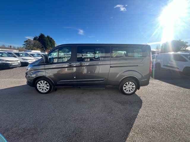 2022 Ford Tourneo Custom 2L Titanium 5dr - Photo 4