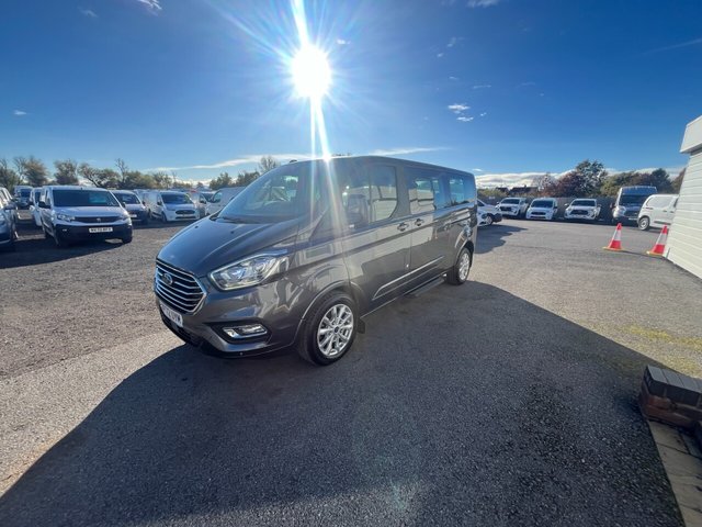 2022 Ford Tourneo Custom 2L Titanium 5dr - Photo 3