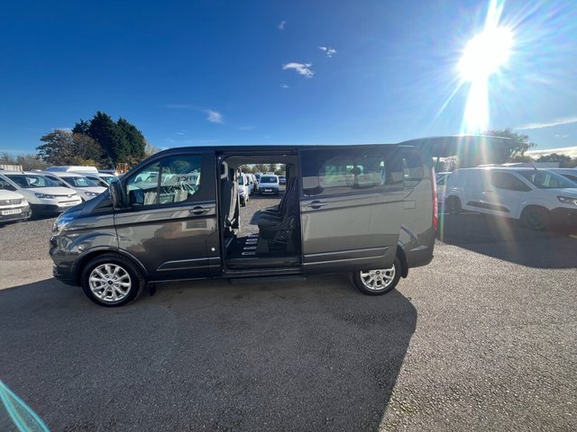 2022 Ford Tourneo Custom 2L Titanium 5dr - Photo 6