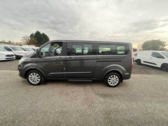 2021 Ford Tourneo Custom 2L Titanium 5dr - Photo 6