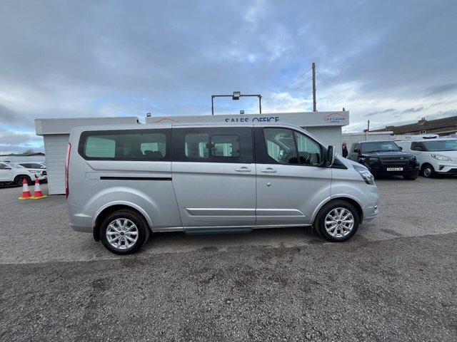2022 Ford Tourneo Custom 2L Titanium 5dr - Photo 4
