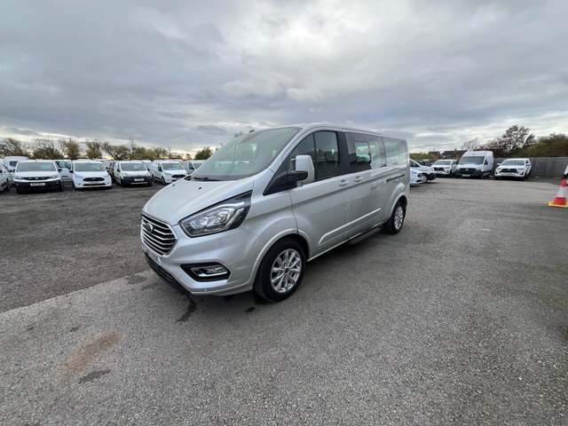 2022 Ford Tourneo Custom 2L Titanium 5dr - Photo 3