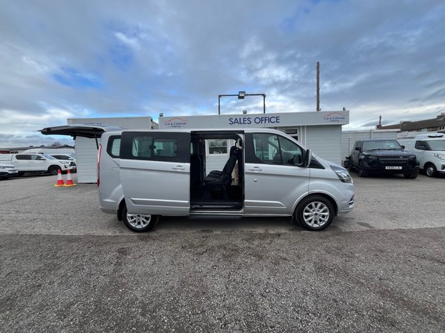 2022 Ford Tourneo Custom 2L Titanium 5dr - Photo 6
